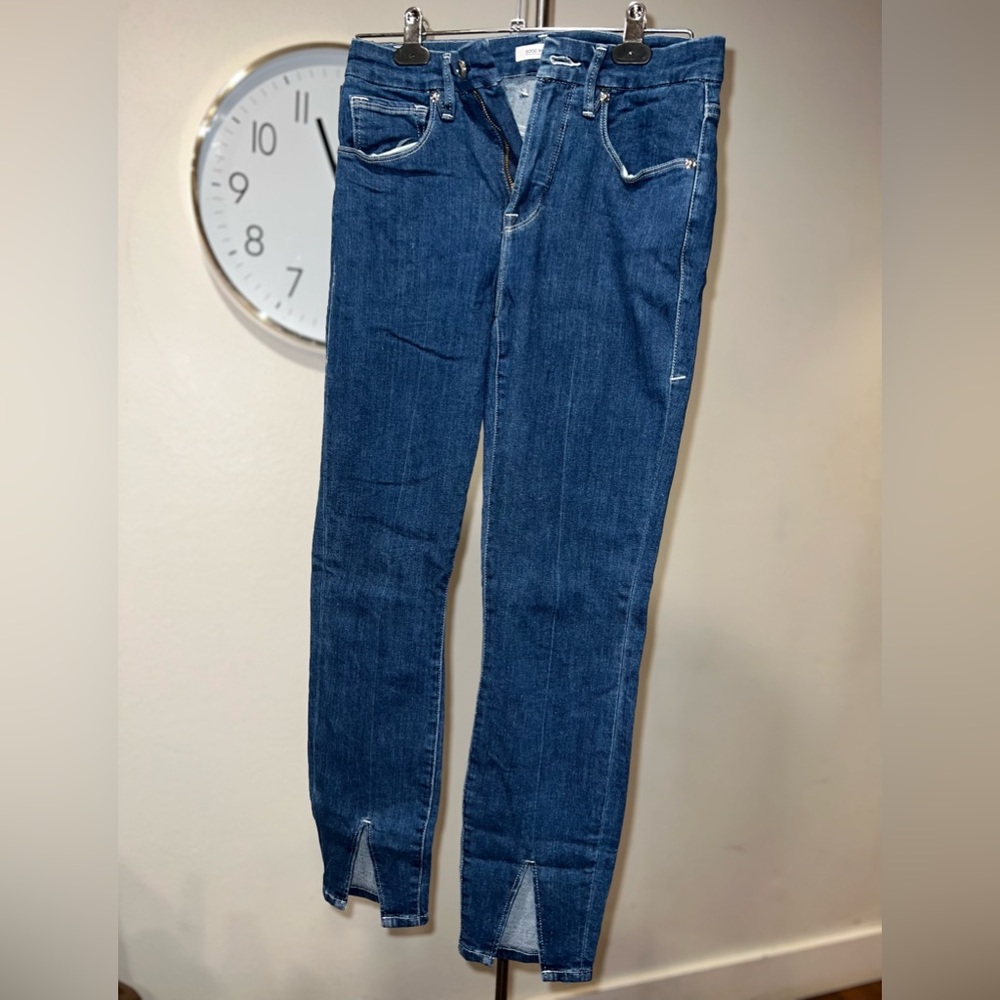 Good American ‘GOOD LEGS’ Dark Skinny Cropped jeans with slits in front